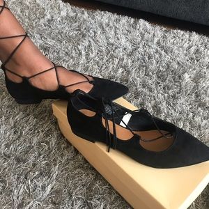 Black flat ballerina shoes